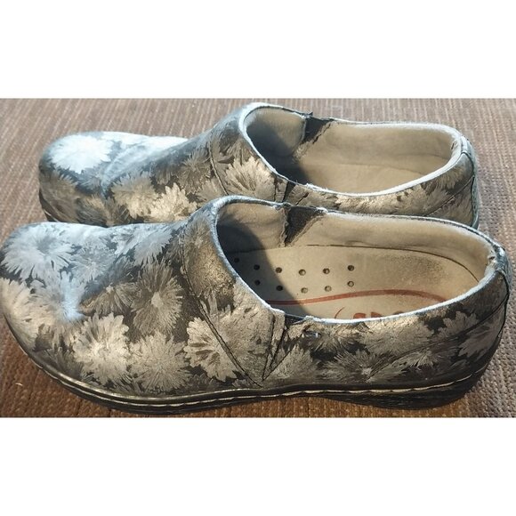 Klogs Womens Slip-On Shoes Size 8.5 M Floral Pattern Non-Slip Gray & White Leath - Picture 2 of 6